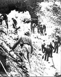 阿尔卑斯山发生巨大雪崩(历史上的今天。中国)