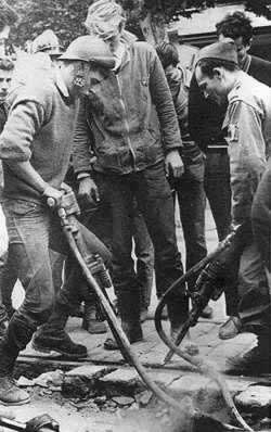 阿尔及利亚的法国人发动反对阿尔及利亚独立的暴动