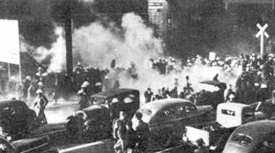 美国80万钢铁工人加入罢工（TodayinHistory.cn）