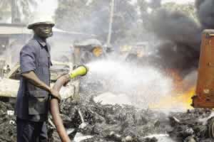 尼日利亚首都拉各斯大爆炸2000人丧生