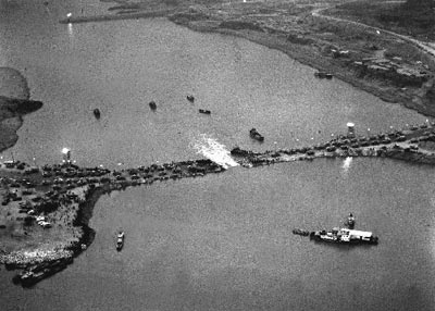 葛洲坝大江截流工程胜利合龙（历史今天todayonhistory.com）