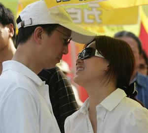 13岁的中国运动员伏明霞成为最年轻的世界冠军