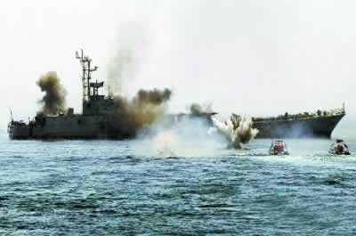 资料图：伊朗今年4月在波斯湾和霍尔木兹海峡举行大规模军演。