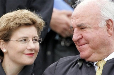 赫尔穆特·科尔出任德国第32任总理(Todayonhistory.com)