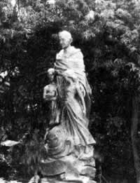 印度民族解放运动领袖甘地诞辰(TodayOnHistory.COM)