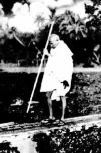 印度民族解放运动领袖甘地诞辰(TodayOnHistory.COM)