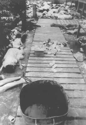 美国“人民圣殿教”900多信徒集体自杀