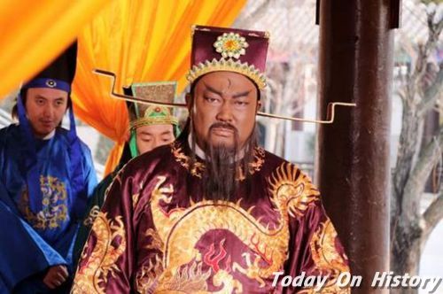 金超群饰演的包青天