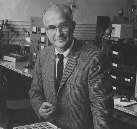 首颗晶体管问世（历史上今天todayonhistory.com）