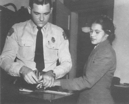 美国黑人发起抵制公共汽车运动（歷史上的今天。中国）