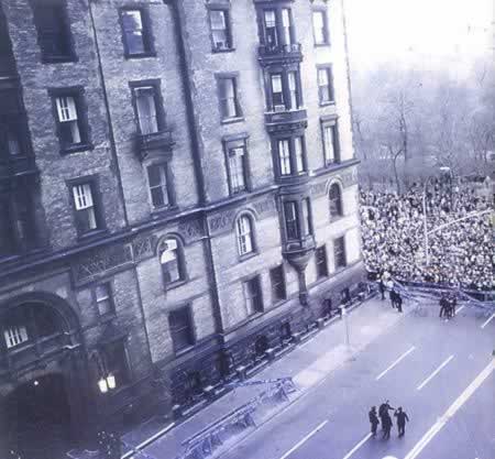约翰·列侬被崇拜狂杀害（历史上今天todayonhistory.com）