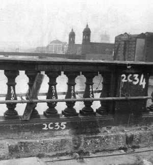 横跨泰晤士河的伦敦大桥被拆除(转自:历史上的今天。中国)