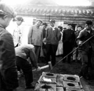中共中央提出“全国大跃进”的口号（历史上的今天。中國）