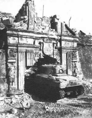 二战期间美国军队从日本人手里夺回马尼拉（转自：历史上的今天。中国）