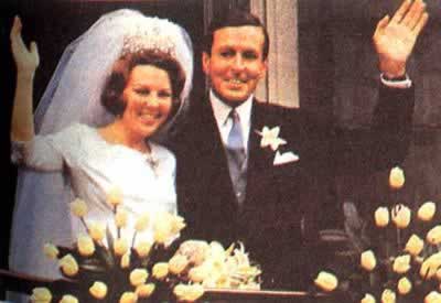 荷兰公主比亚特丽克斯与西德前外交官成婚（历史上的今天。中國）