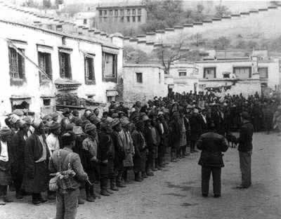 中国政府平息西藏叛乱(历史上今天todayonhistory.com)