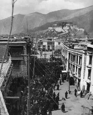 中国政府平息西藏叛乱(历史上今天todayonhistory.com)