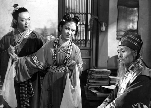 中国安徽黄梅戏演员严凤英出生(TodayinHistory.cn)