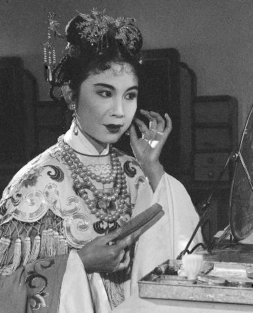 中国安徽黄梅戏演员严凤英出生(TodayinHistory.cn)