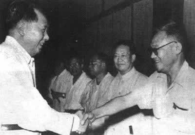 百花齐放百家争鸣方针提出