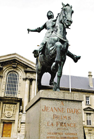 圣女贞德率领军队到达奥尔良,开始解除奥尔良之围