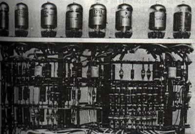 巨型电脑预示电子化办公室的到来(TodayOnHistory.COM)