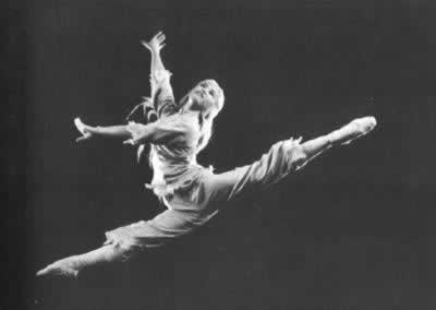 延安公演歌剧《白毛女》(TodayinHistory.cn)