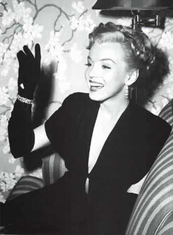 当代著名影星玛丽莲·梦露诞辰