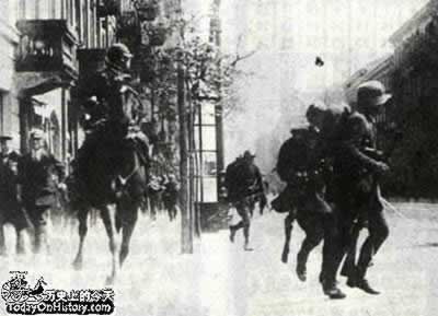 毕苏斯基在波兰建立独裁政权