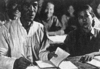 江青树立“革命”典型小靳庄