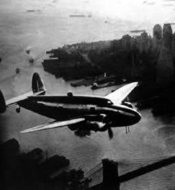 美国百万富翁飞行员创环球飞行新记录(TodayinHistory.cn)