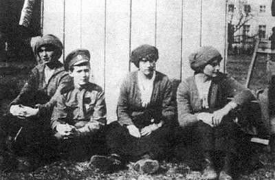 末代沙皇“血腥的尼古拉”被处决(TodayinHistory.cn)