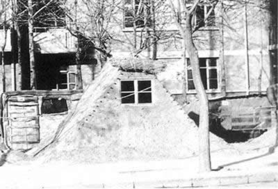 唐山大地震(TodayOnHistory.COM)