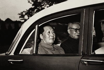 第一辆“红旗”牌高级轿车在长春第一汽车制造厂诞生