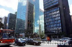 中国与巴西联邦共和国建立外交关系