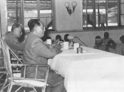 北戴河会议掀起全民大炼钢铁运动