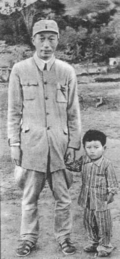 1940年8月21日 聂荣臻于战火中救出日本女孩（图片来源：历史上的今天TodayOnHistory.com）