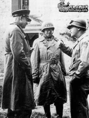 盟军解放巴黎(Todayonhistory.com)