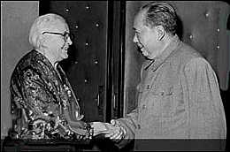 毛泽东会见美国记者斯特朗时首次提出“中间地带”理论