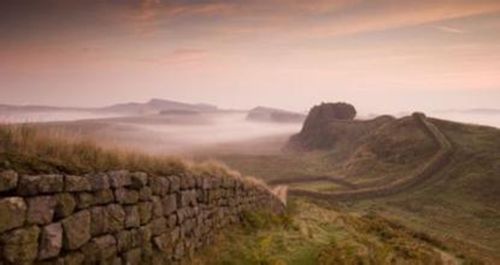 罗马帝国开始建造哈德良长城（Hadrian’s Wall）