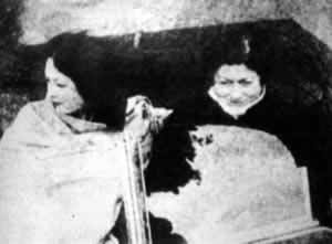 现代舞蹈创始人邓肯逝世(TodayinHistory.cn)