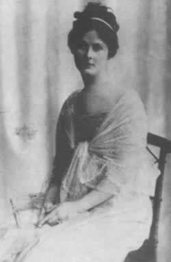 现代舞蹈创始人邓肯逝世(TodayinHistory.cn)