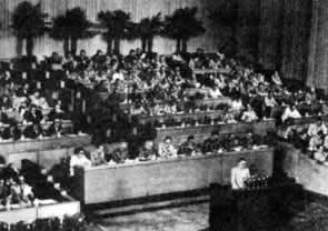 中共“八大”提出当前主要矛盾不再是阶级斗争