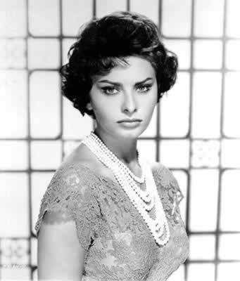 意大利影星索菲亚·罗兰出生（）