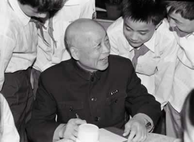 中国杰出的数学家苏步青出生(TodayOnHistory.COM)